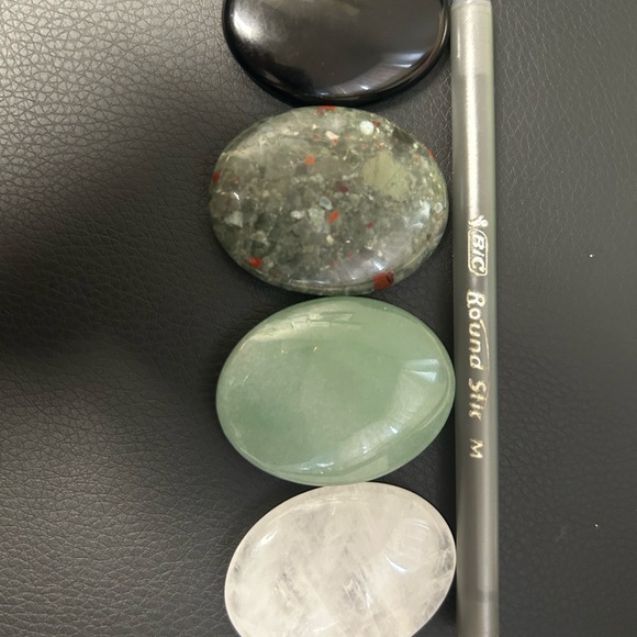 35X45mm worry stones, set of 4 - Picture 6 of 7